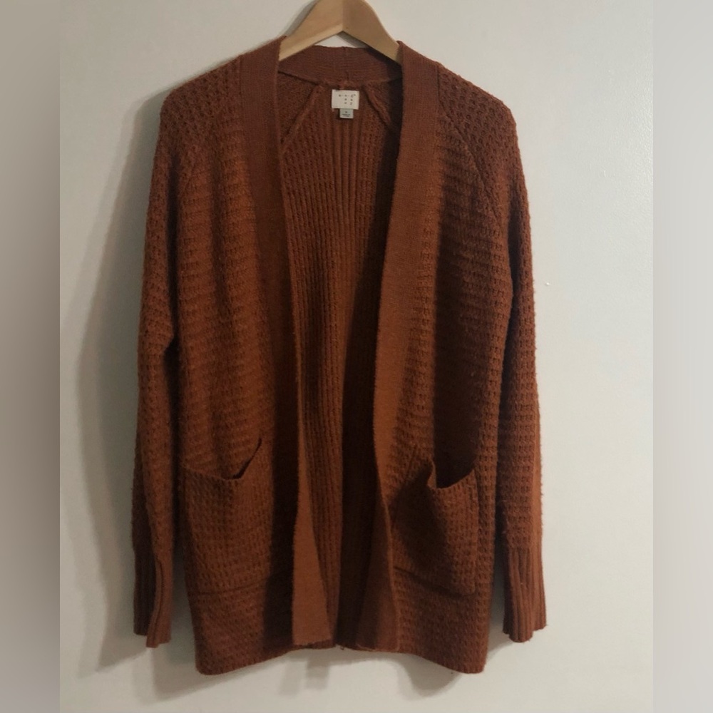 And eawy Women’s knit 100% Acrylic cardigan open front two side pockets brown.S